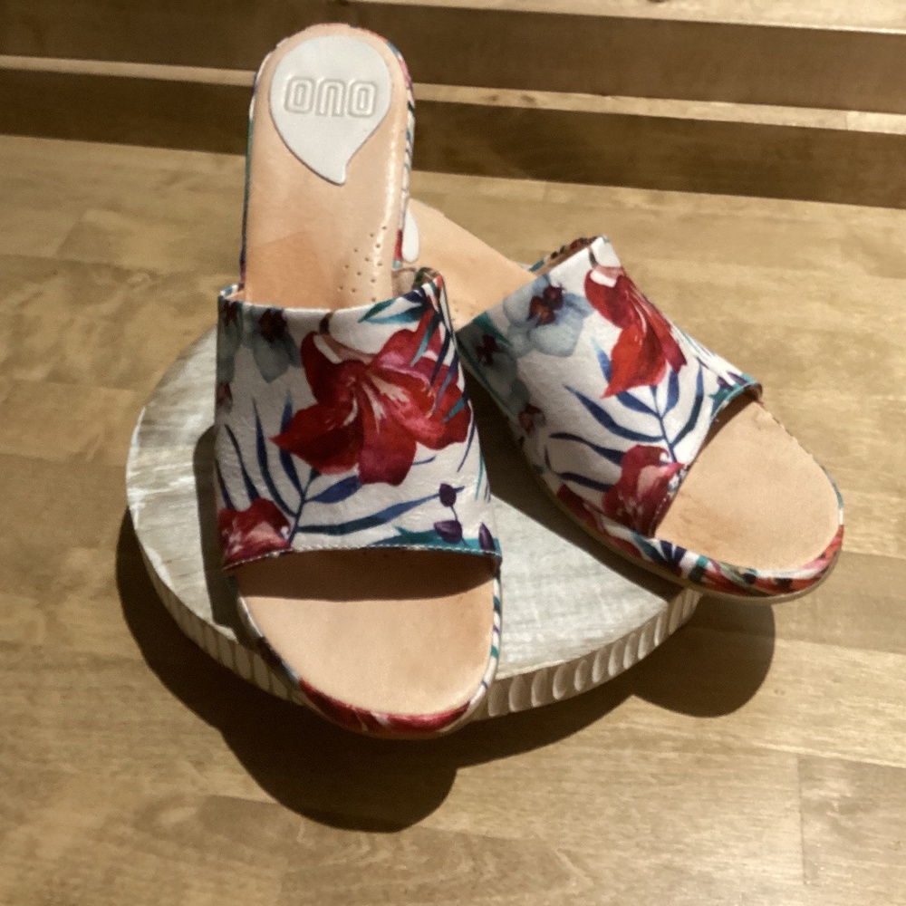 ONO Carl 17 Multi-color Floral Slide sandals Size 8m